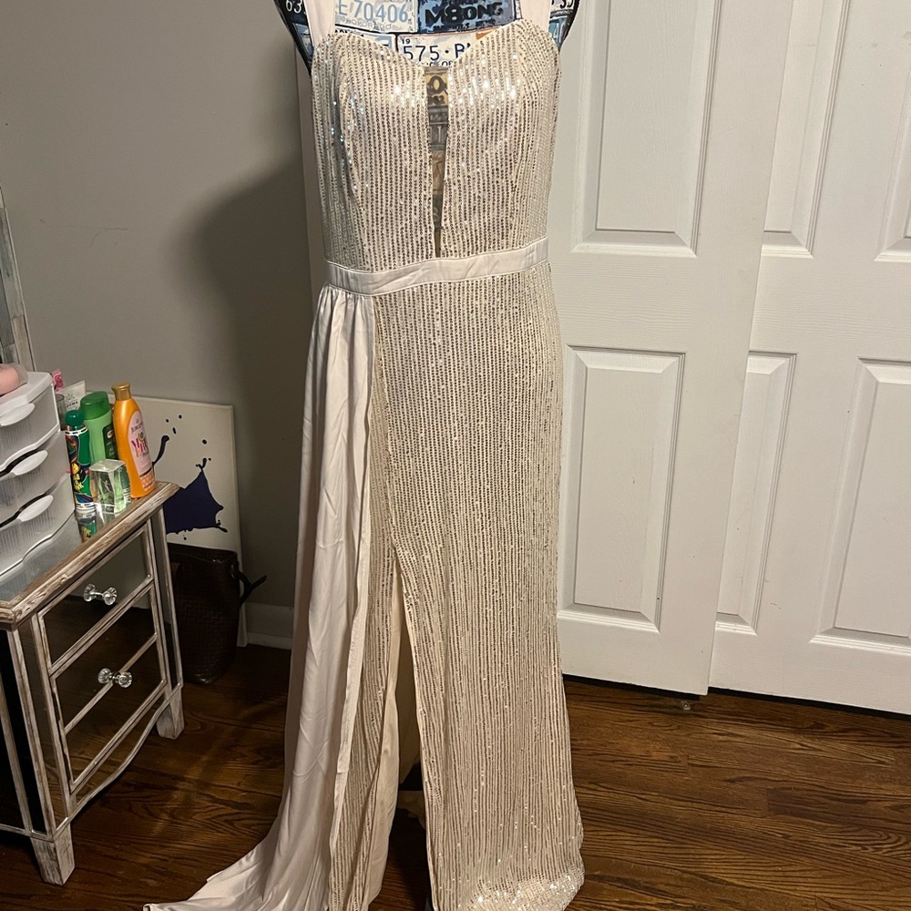 Stylish dress new w/o tags